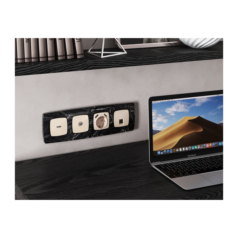 Комплект механизма компьютерной розетки RJ-45 экранированной с автоматической защитной шторкой OMEGA Бежевый глянец QUANT (OP3120, VM185)